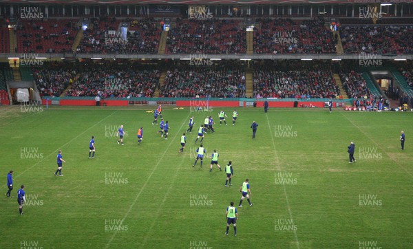21.02.11 - The Wales rugby squad train at the Millennium Stadium during a session open to the members of the public to watch  