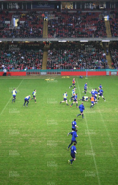 21.02.11 - The Wales rugby squad train at the Millennium Stadium during a session open to the members of the public to watch  