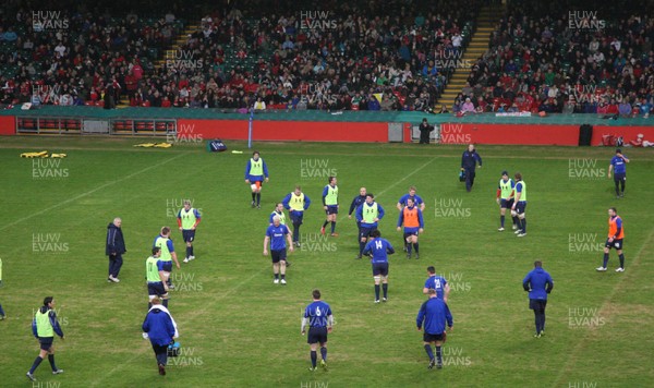 21.02.11 - The Wales rugby squad train at the Millennium Stadium during a session open to the members of the public to watch  