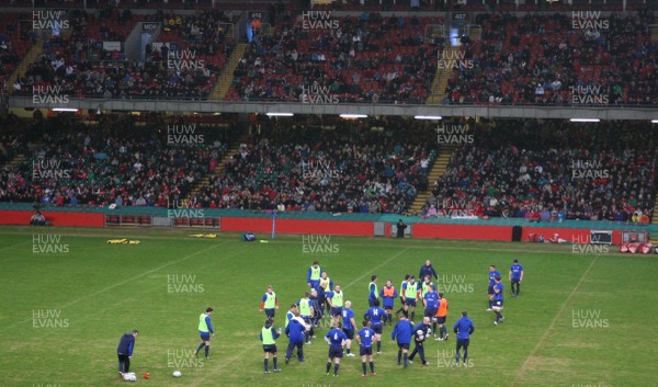 21.02.11 - The Wales rugby squad train at the Millennium Stadium during a session open to the members of the public to watch  