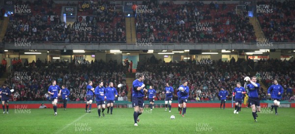 21.02.11 - The Wales rugby squad train at the Millennium Stadium during a session open to the members of the public to watch  