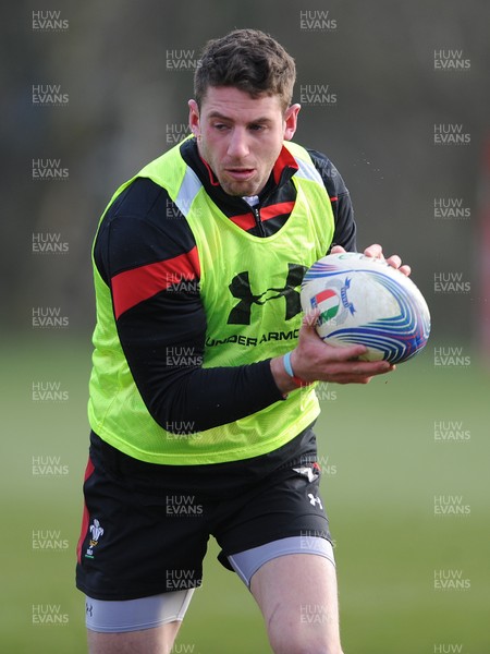 210212 - Wales Rugby Training -Alex Cuthbert during training