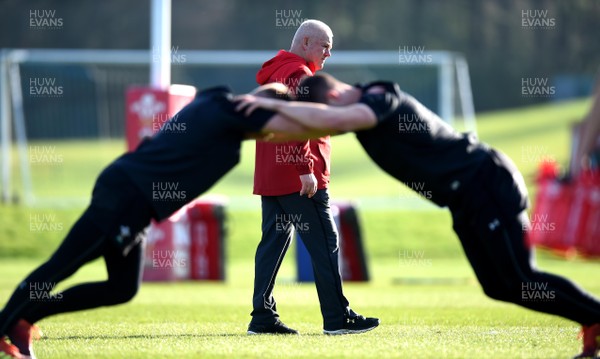 210219 - Wales Rugby Training - Warren Gatland during training