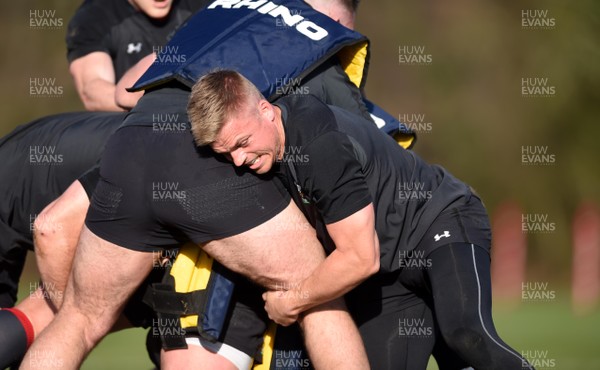 210219 - Wales Rugby Training - Gareth Anscombe during training