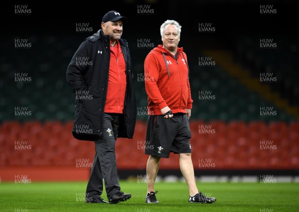 210220 - Wales Rugby Training - Wayne Pivac and Paul Stridgeon during training