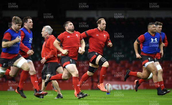 210220 - Wales Rugby Training - Aaron Wainwright, Ryan Elias, Wyn Jones, Alun Wyn Jones, Leon Brown and Will Rowlands during training