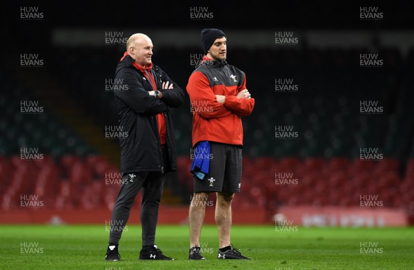 210220 - Wales Rugby Training - Martyn Williams and Sam Warburton during training