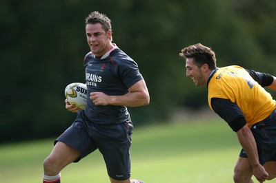 21.05.07  Wales rugby on Tour to Australia Lee Byrne gets past a smiling Gavin Henson during training in Terrigal. 
