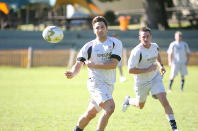 21.05.07  Wales rugby on Tour to Australia Gavin Henson passes during training in Terrigal. 