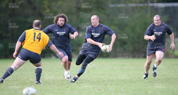 21.05.07  Wales rugby on Tour to Australia Gareth Thomas gets past Ceri Jones(14) with Adam Jones and Iestyn Thomas(rt) in support during training in Terrigal. 