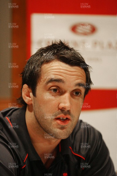 21.05.07  Wales rugby on Tour to Australia Jonathan Thomas speaks at Press Conference in Terrigal. 