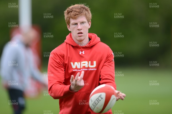 210513 - Wales Rugby Training -Rhys Patchell during training 