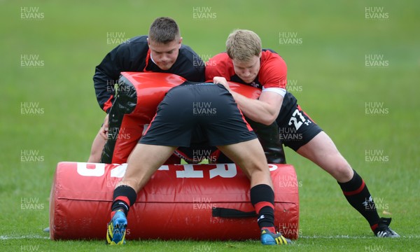 210513 - Wales Rugby Training -Tavis Knoyle and Jonathan Spratt during training 