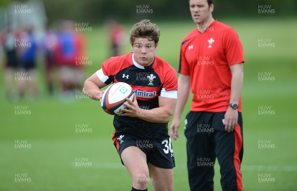 210513 - Wales Rugby Training -Harry Robinson during training 