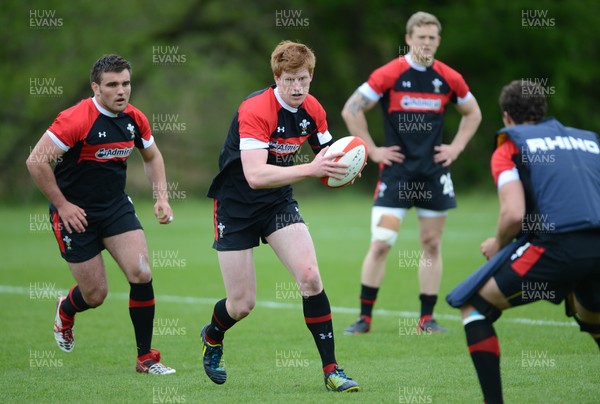 210513 - Wales Rugby Training -Rhys Patchell during training 