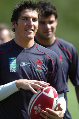 21.08.07 - Wales Rugby Training - James Hook(L) and Mike Phillips during training 