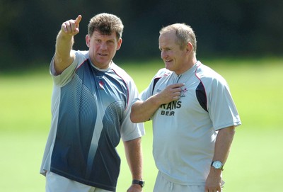 21.08.07 - Wales Rugby Training - Wales Coach, Gareth Jenkins(L) and Team Manager Alan Phillips during training 
