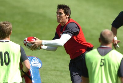 21.08.07 - Wales Rugby Training - James Hook looks for support during training 