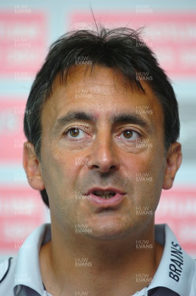 21.08.07 - Wales Rugby Press Conference - Wales attack coach, Nigel Davies talks to reporters 