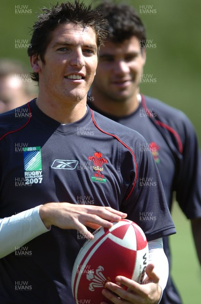 21.08.07 - Wales Rugby Training - James Hook(L) and Mike Phillips during training 