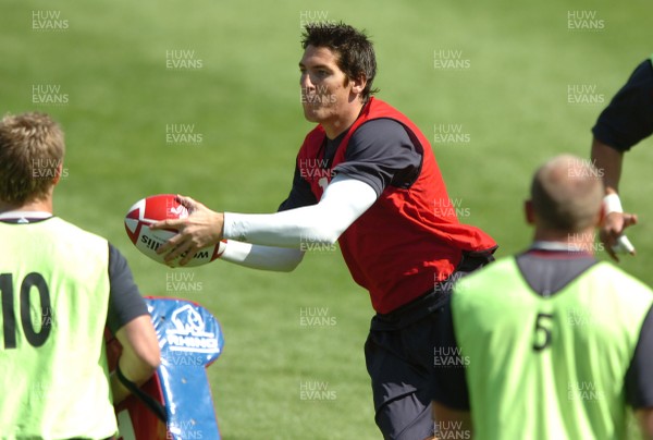 21.08.07 - Wales Rugby Training - James Hook looks for support during training 