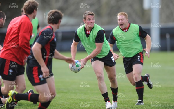 21.09.11 - Wales Rugby Training - Tavis Knoyle during training. 
