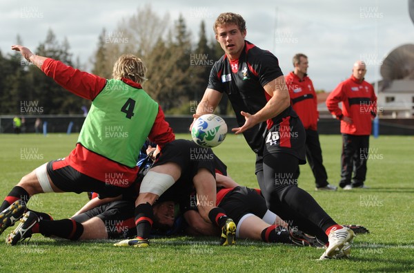 21.09.11 - Wales Rugby Training - Leigh Halfpenny during training. 
