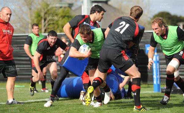 21.09.11 - Wales Rugby Training - Tavis Knoyle during training. 