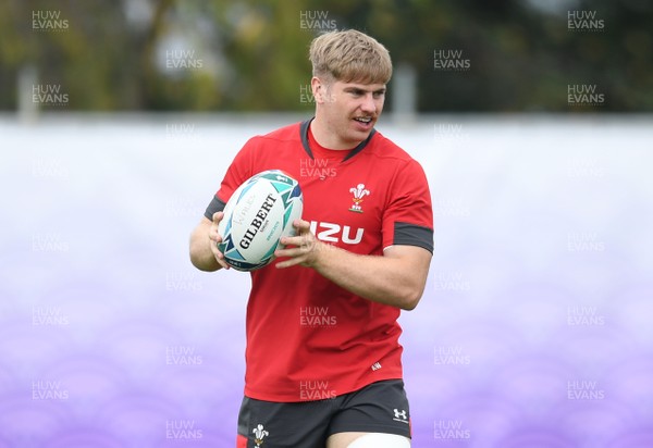 210919 - Wales Rugby Training - Aaron Wainwright during training