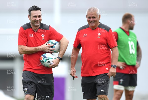 210919 - Wales Rugby Training - Stephen Jones and Warren Gatland during training