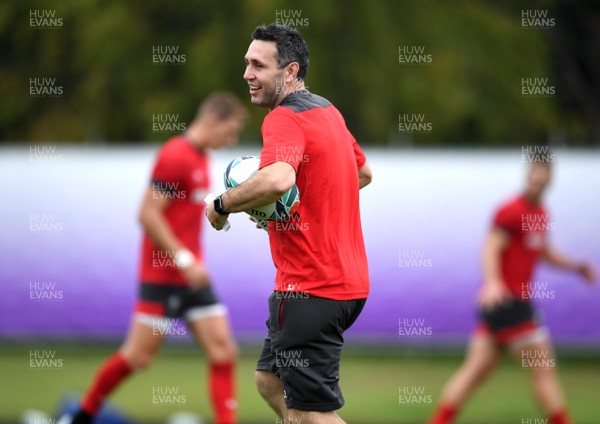 210919 - Wales Rugby Training - Stephen Jones during training
