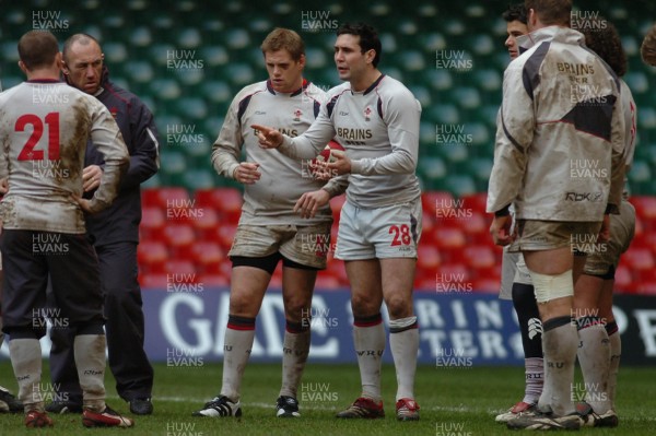 21.11.06 - Wales Rugby Training- Stephen Jones makes a point during training 