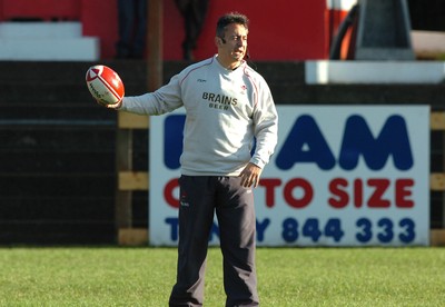 21.11.07 - Wales Rugby Training - Wales Caretaker coach, Nigel Davies makes a point during training 