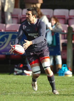 21.11.07 - Wales Rugby Training - Jonathan Thomas in action during training 