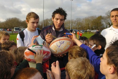 21.11.07 - Wales Rugby Training - James Hook signs autographs during training 