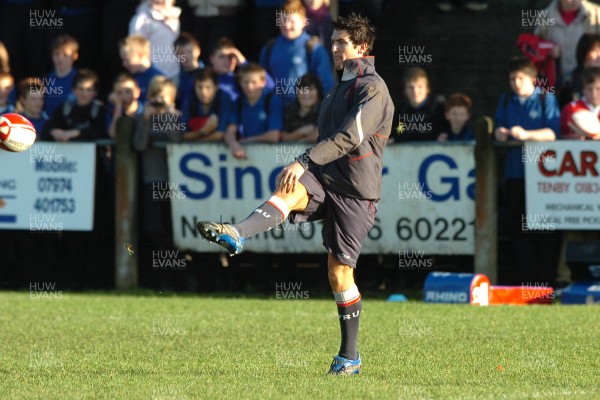 21.11.07 - Wales Rugby Training - James Hook in action during training 