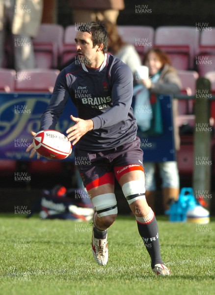 21.11.07 - Wales Rugby Training - Jonathan Thomas in action during training 