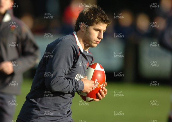 21.11.07 - Wales Rugby Training - Robin Sowden-Taylor during training 