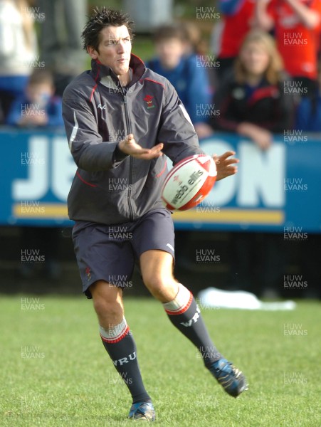 21.11.07 - Wales Rugby Training - James Hook in action during training 