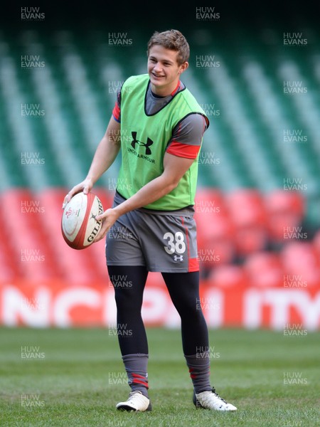 211113 - Wales Rugby Training -Hallam Amos during training