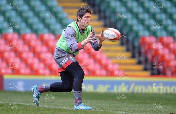 211113 - Wales Rugby Training -James Hook during training