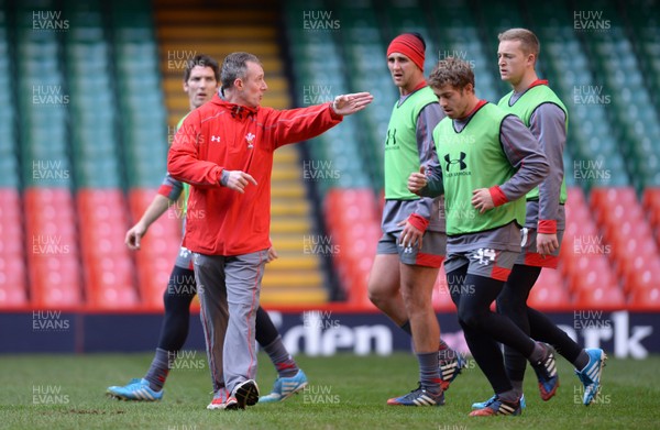 211113 - Wales Rugby Training -Rob Howley during training