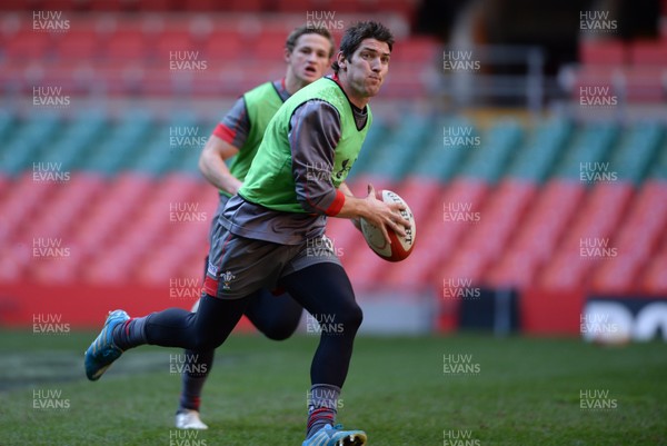 211113 - Wales Rugby Training -James Hook during training