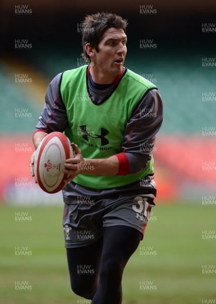 211113 - Wales Rugby Training -James Hook during training