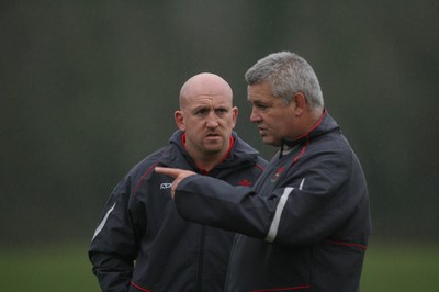 22.01.08 ...Wales rugby training... Warren Gatland and Shaun Edwards during training in Cardiff 
