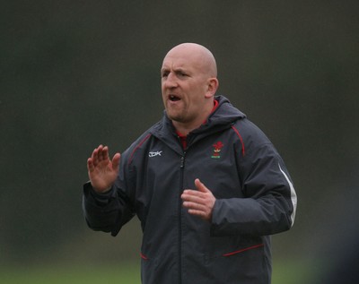 22.01.08 ...Wales rugby training... Wales defence coach Shaun Edwards during training in Cardiff. 