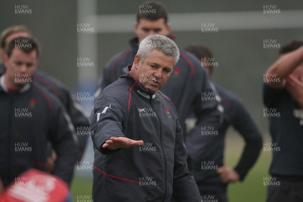 22.01.08 - Wales Rugby Training - Wales Coach, Warren Gatland puts his players through their paces during training 