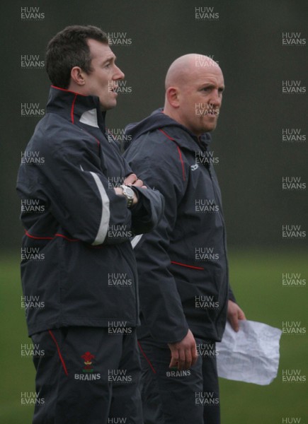 22.01.08 - Wales Rugby Training - Wales Defence Coach, Shaun Edwards and Backs coach, Rob Howley(r) look on during training 
