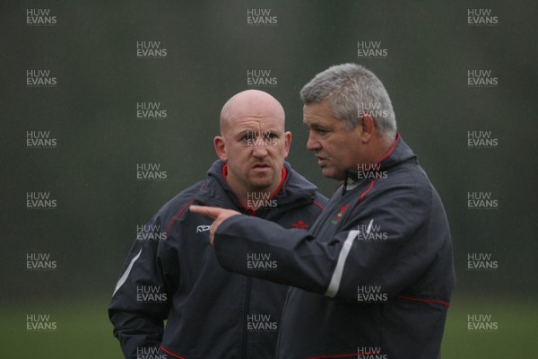 22.01.08 ...Wales rugby training... Warren Gatland and Shaun Edwards during training in Cardiff 