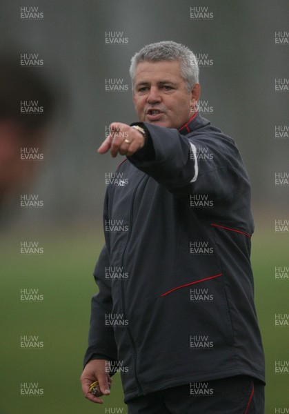 22.01.08 ...Wales rugby training... Wales coach Warren Gatland during training in Cardiff. 